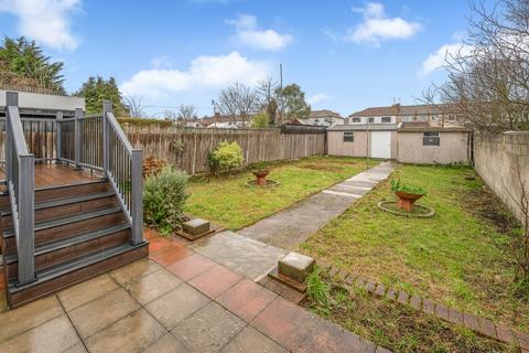 3 bedroom semi-detached bungalow to rent, Sydney Road, London