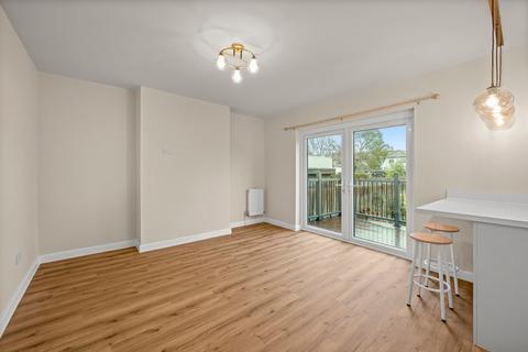 3 bedroom semi-detached bungalow to rent, Sydney Road, London