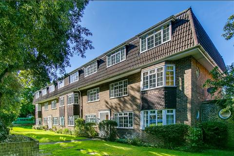 2 bedroom flat to rent, West Hill, London