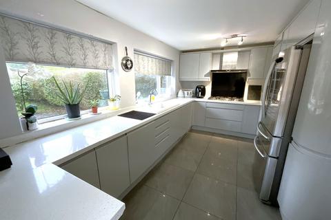 3 bedroom semi-detached house for sale, Petersfield Drive, Rowley Regis B65