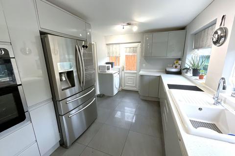 3 bedroom semi-detached house for sale, Petersfield Drive, Rowley Regis B65