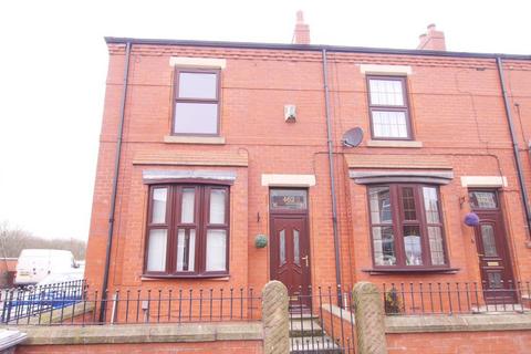 2 bedroom terraced house to rent, Warrington Road, Abram