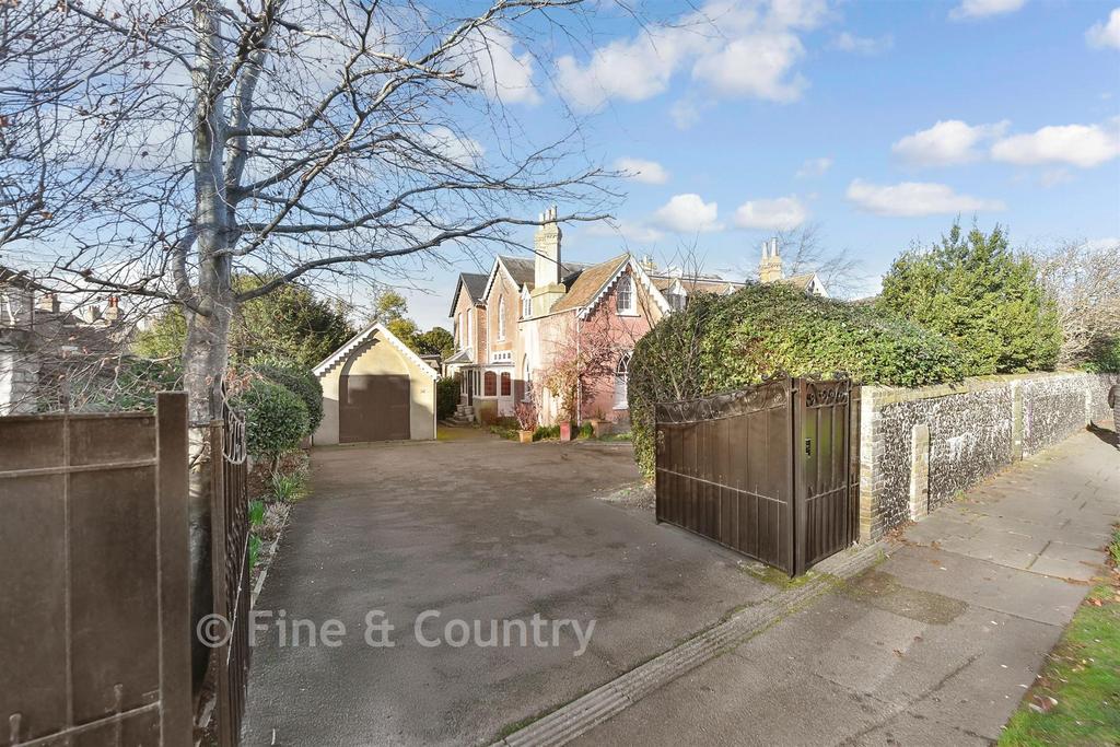 Driveway/Parking