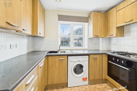 2 bedroom flat to rent, Poole Close, Aylesbury, Buckinghamshire