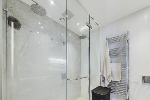 1 bedroom flat for sale, Chatsworth House, Duchess Walk, London