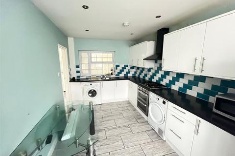 4 bedroom terraced house to rent, Ambleside Close, Norfolk NR5