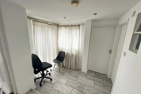 4 bedroom terraced house to rent, Ambleside Close, Norfolk NR5