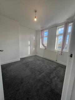 3 bedroom flat to rent, Maple Road, London, SE20