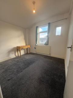 3 bedroom flat to rent, Maple Road, London, SE20