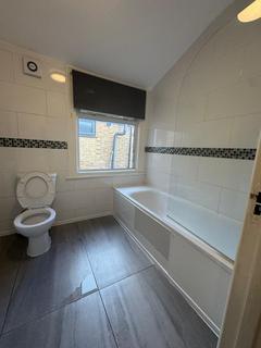 3 bedroom flat to rent, Maple Road, London, SE20