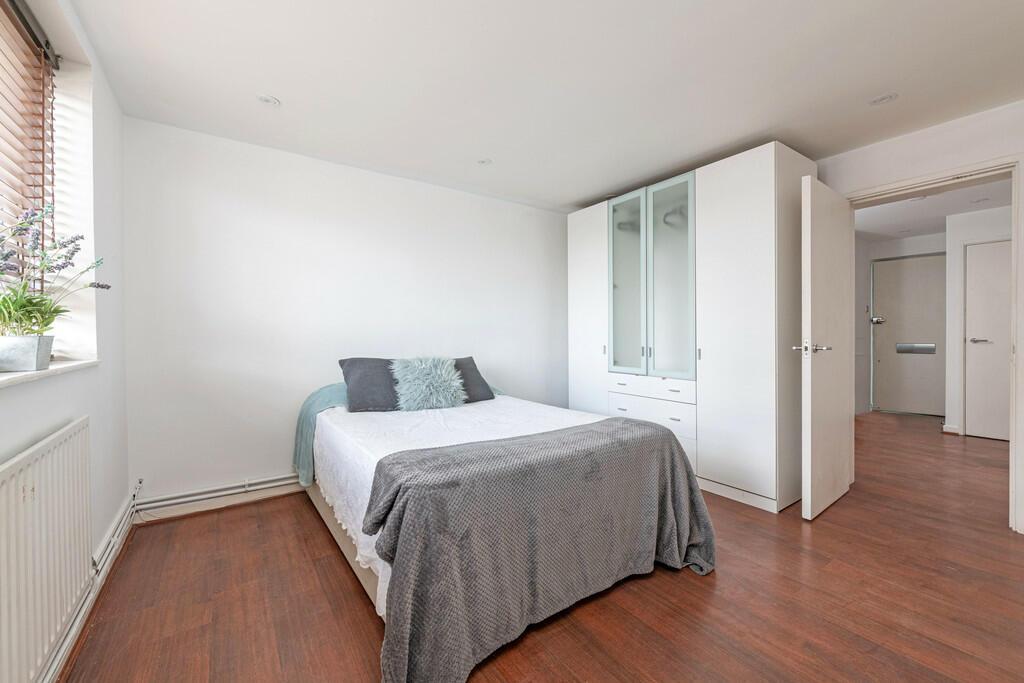6 Bedroom