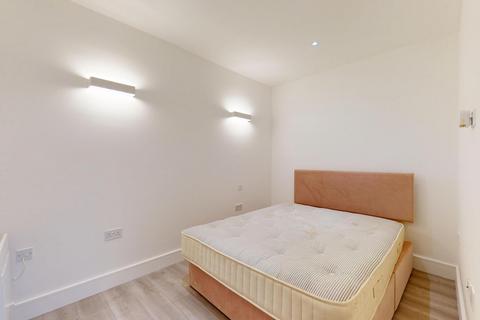 Studio to rent, New Horizons Court