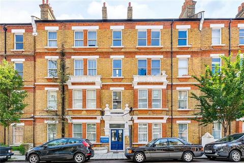 3 bedroom flat to rent, Granville House, London SW2