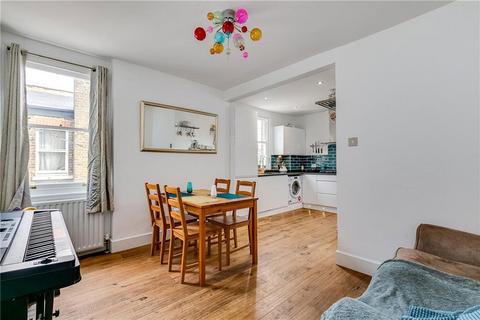 3 bedroom flat to rent, Granville House, London SW2