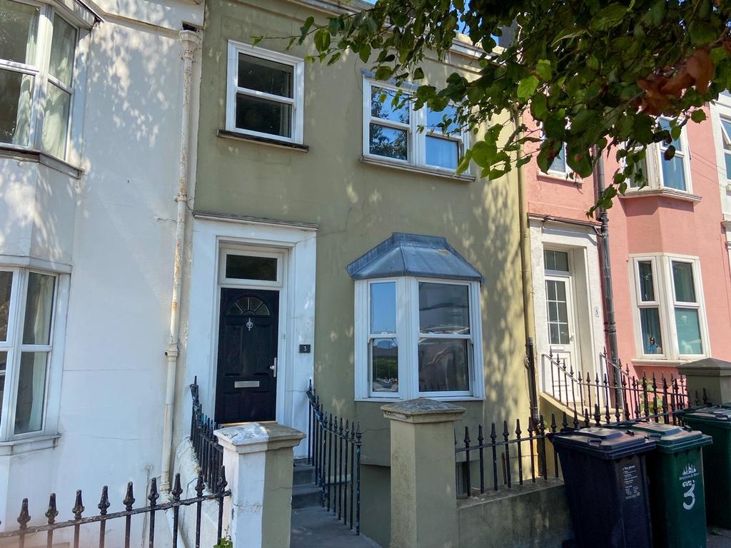 Charming front view of a traditional terraced h...