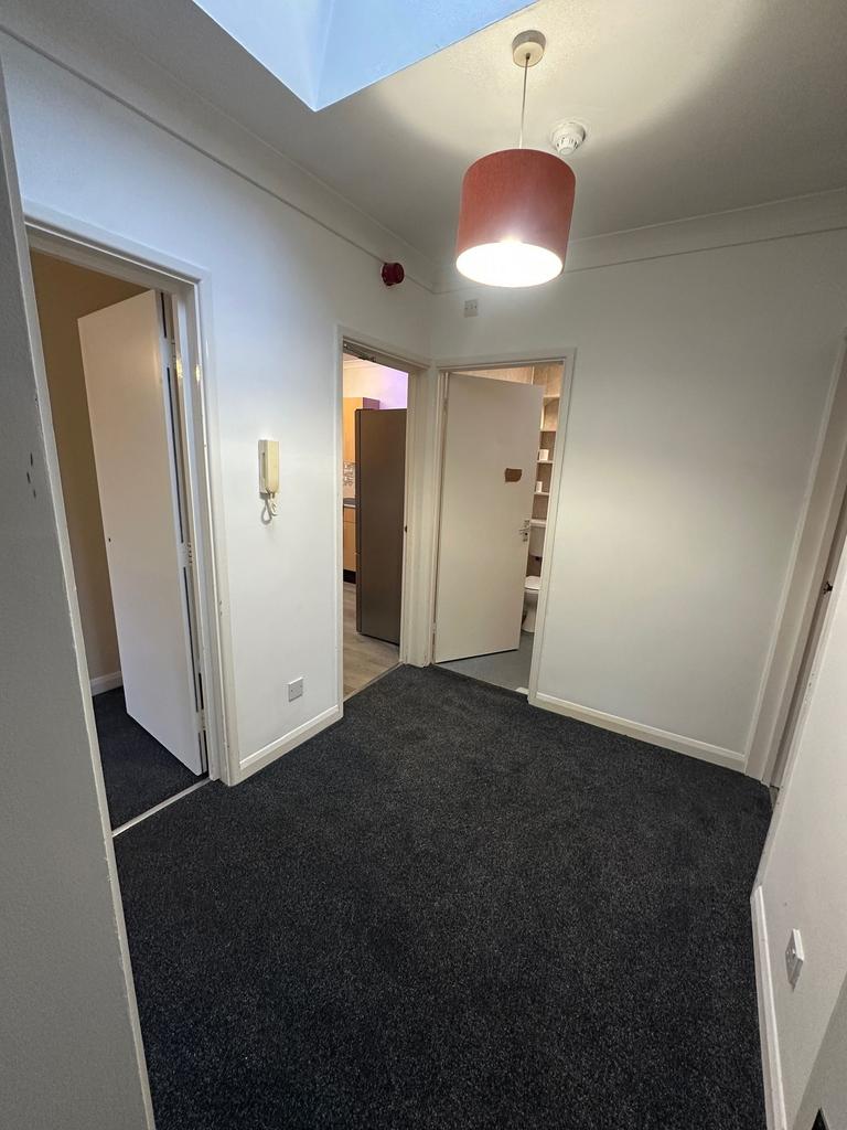Bright, neutrally decorated hallway with new-lo...