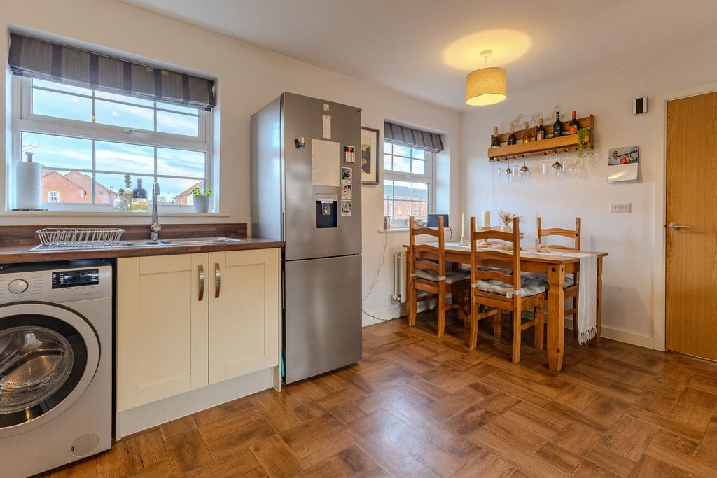 Kitchen Dining Area (2)