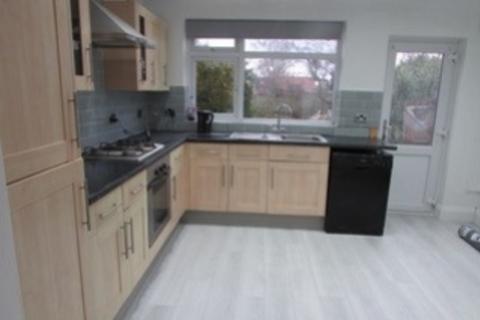 3 bedroom bungalow to rent, 8 Merlin Road, Romford