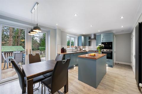 4 bedroom detached house for sale, Thornton Park Avenue, Telford TF2
