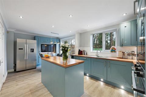 4 bedroom detached house for sale, Thornton Park Avenue, Telford TF2