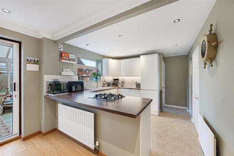 4 bedroom detached house for sale, Thornton Park Avenue, Telford TF2