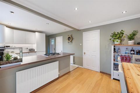 4 bedroom detached house for sale, Thornton Park Avenue, Telford TF2