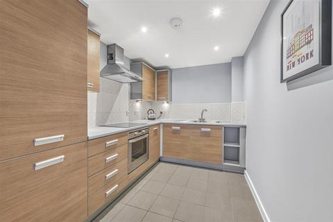 1 bedroom flat to rent, Point Pleasant, London