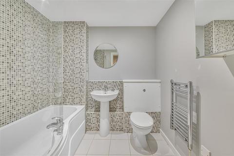 1 bedroom flat to rent, Point Pleasant, London