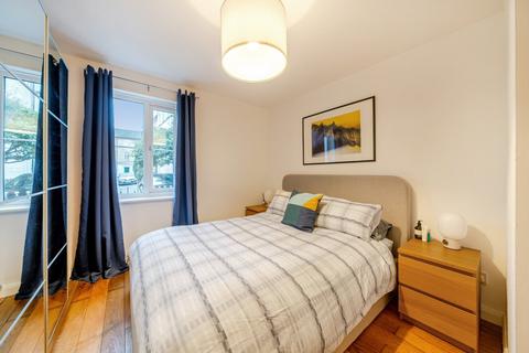 1 bedroom flat for sale, Vestry Mews, London, SE5