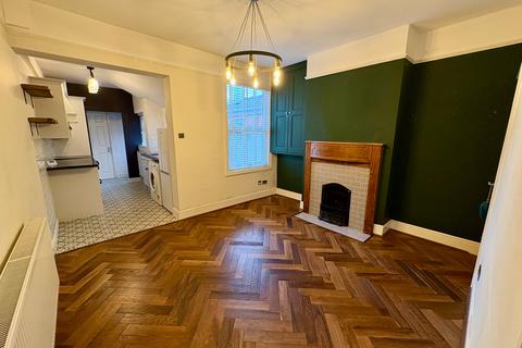 2 bedroom flat to rent, Reddicap Heath Road, Sutton Coldfield, B75