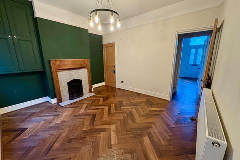 2 bedroom flat to rent, Reddicap Heath Road, Sutton Coldfield, B75