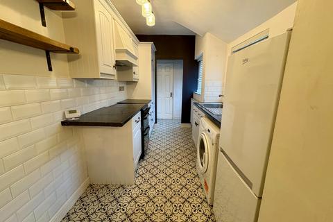 2 bedroom flat to rent, Reddicap Heath Road, Sutton Coldfield, B75