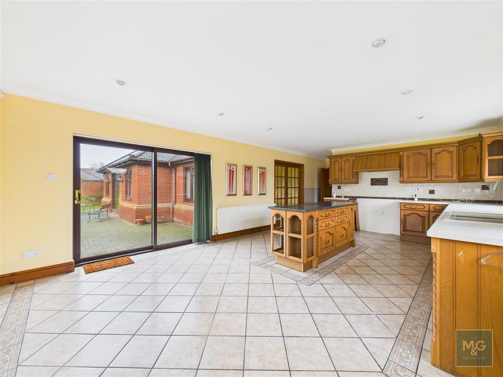 Kitchen/Breakfast Room
