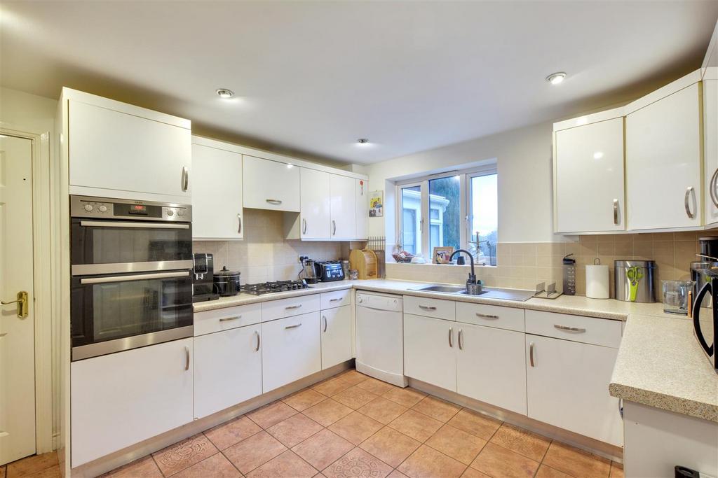 Kitchen 4.jpeg