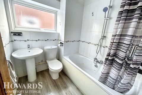 2 bedroom semi-detached house to rent, Plumtrees, LOWESTOFT