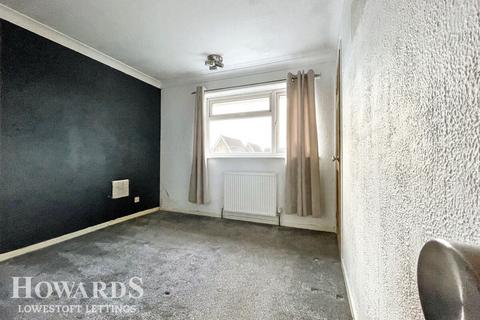 2 bedroom semi-detached house to rent, Plumtrees, LOWESTOFT