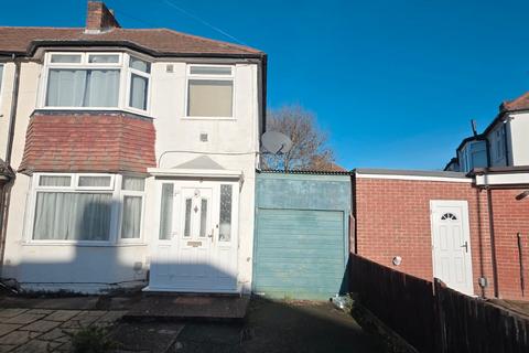 2 bedroom semi-detached house to rent, Byward Avenue, Feltham TW14