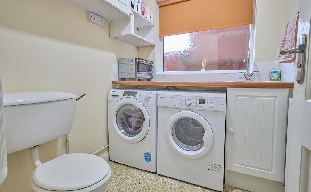 Utility Room/WC to side