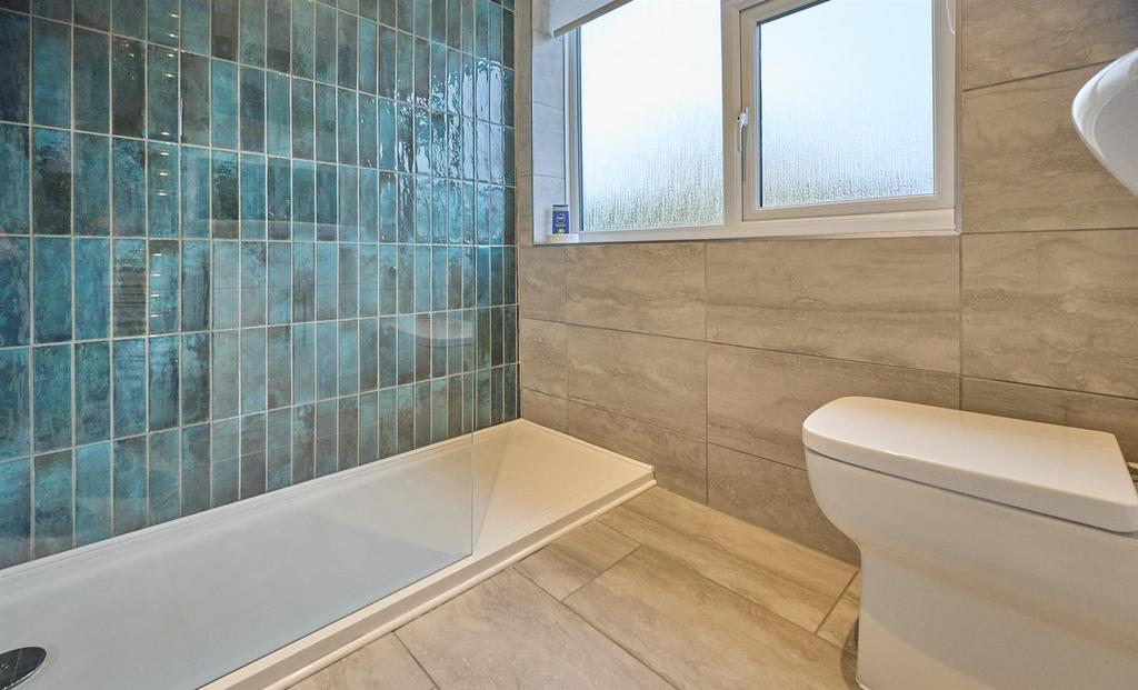 Refitted En Suite Shower Room