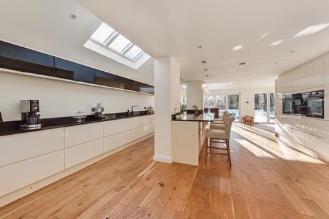 undefined, Willowdale Close, Stroud, Hampshire