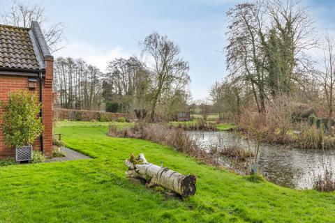undefined, A Refined Balance of Rural Outlook and Modern Efficiency in Thuxton