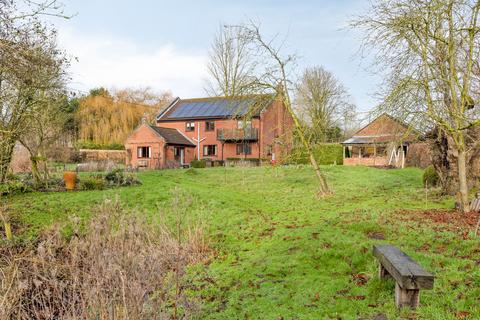 undefined, A Refined Balance of Rural Outlook and Modern Efficiency in Thuxton
