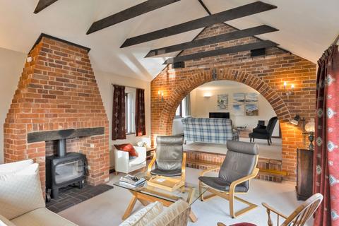 undefined, A Refined Balance of Rural Outlook and Modern Efficiency in Thuxton