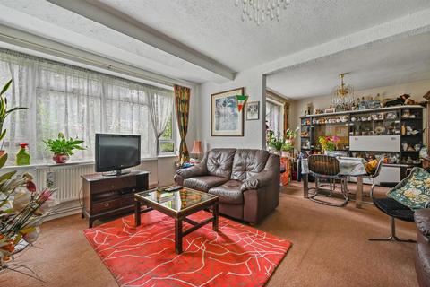 3 bedroom flat for sale, Burgess Hill, London NW2