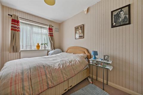 3 bedroom flat for sale, Burgess Hill, London NW2