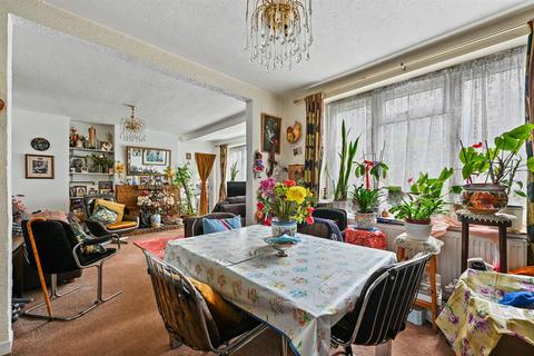 3 bedroom flat for sale, Burgess Hill, London NW2