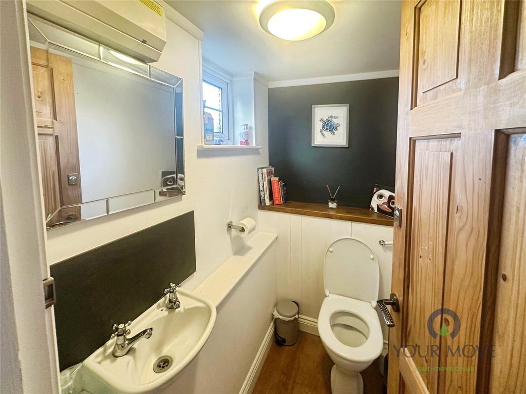 Cloak Room/Wc
