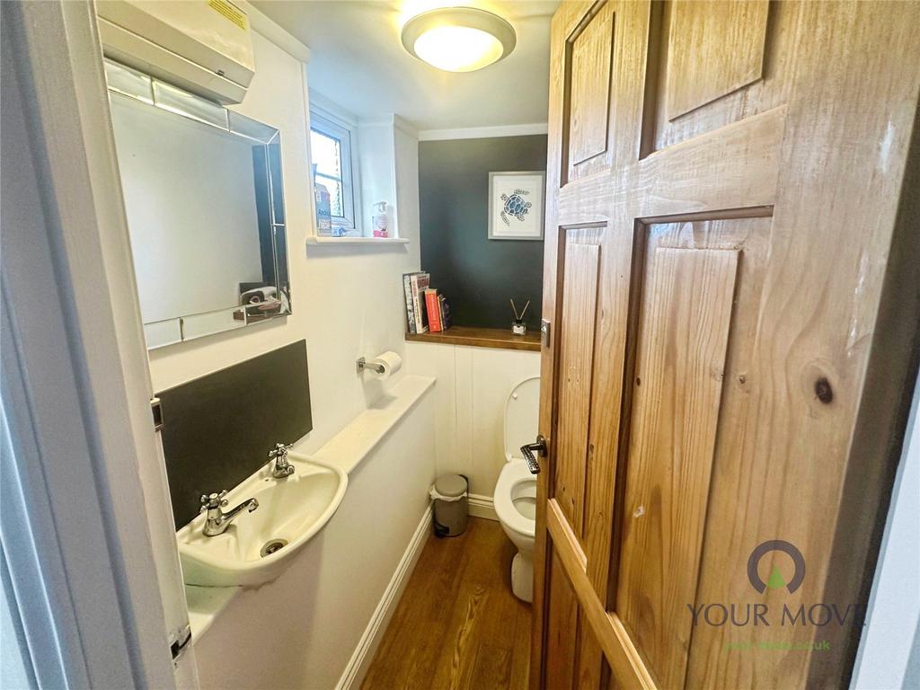 Cloak Room/Wc