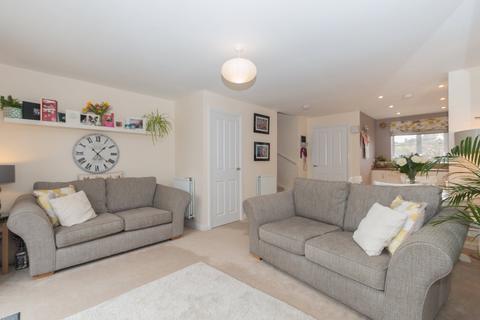 3 bedroom terraced house for sale, Kingcup Close, Catshill, B61