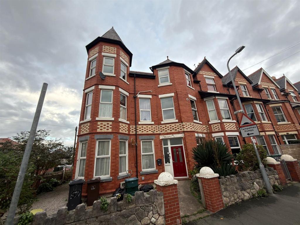 Flat 3, 57 Greenfield Rd - Main.jpg